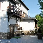 Dom Wiejska 39 A *
