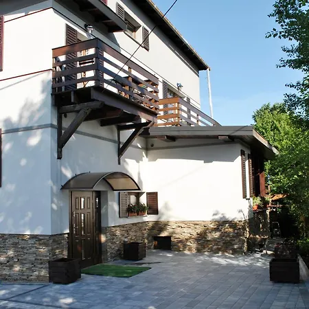 Dom Wiejska 39 A *
