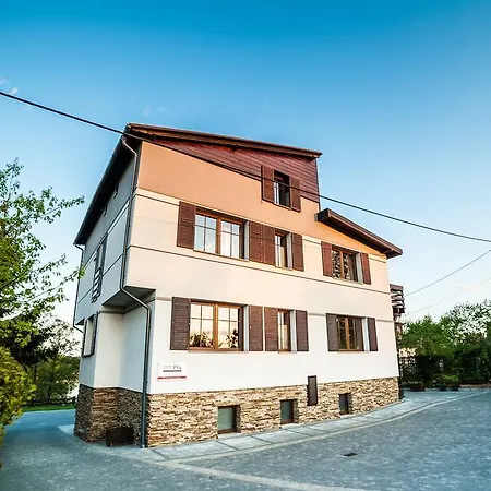 Dom Wiejska 39 A *